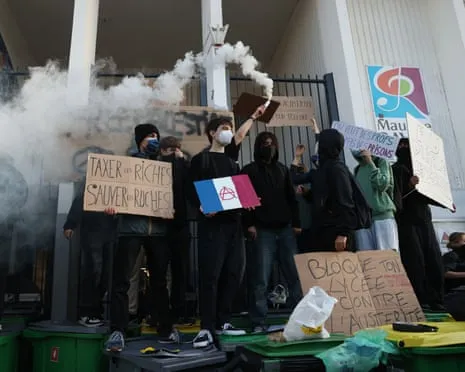 New France's PM Faces Mounting Scrutiny as Countrywide Strikes Paralyze Education and Transport
